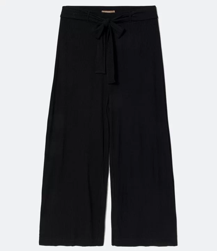 Calça Pantalona em Viscose com Textura Canelada Curve & Plus Size Preto