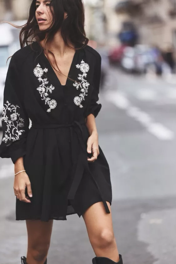 ROBE COURTE BRODÉE