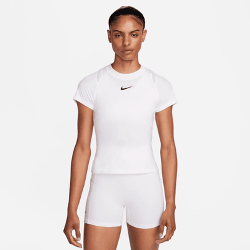 Haut de tennis à manches courtes Dri-FIT NikeCourt Advantage pour femme. Nike BE
