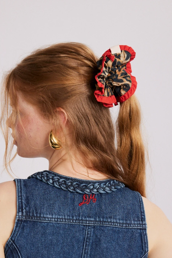 frill scrunchie in leopard with red edge