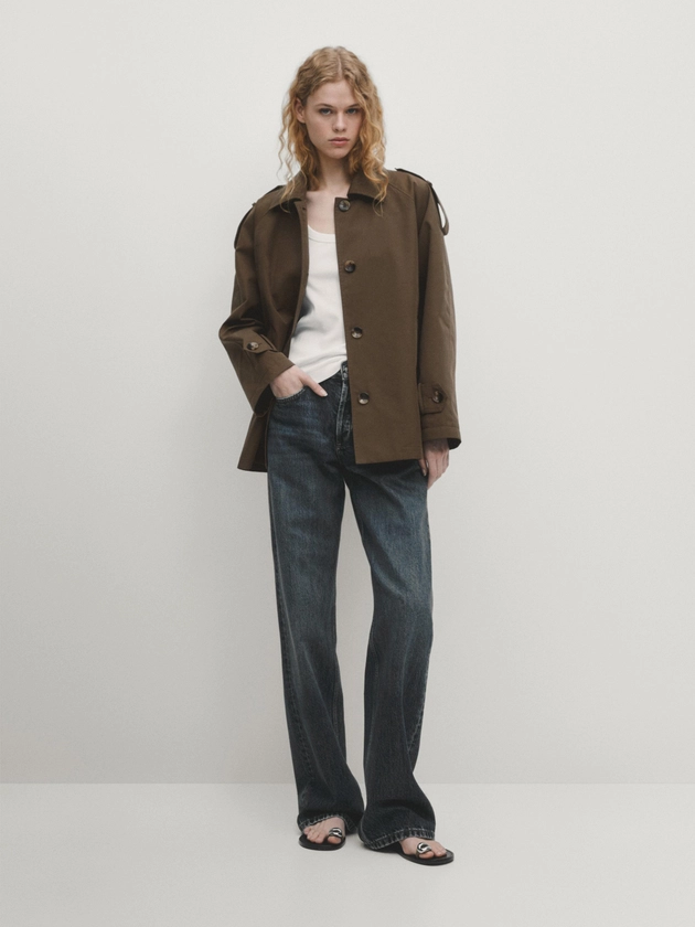 Short raglan sleeve trench coat · Brown · Coats And Jackets | Massimo Dutti