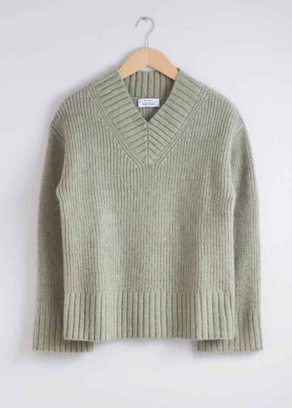 Pull en maille duveteuse - Kaki - Sweaters - & Other Stories FR