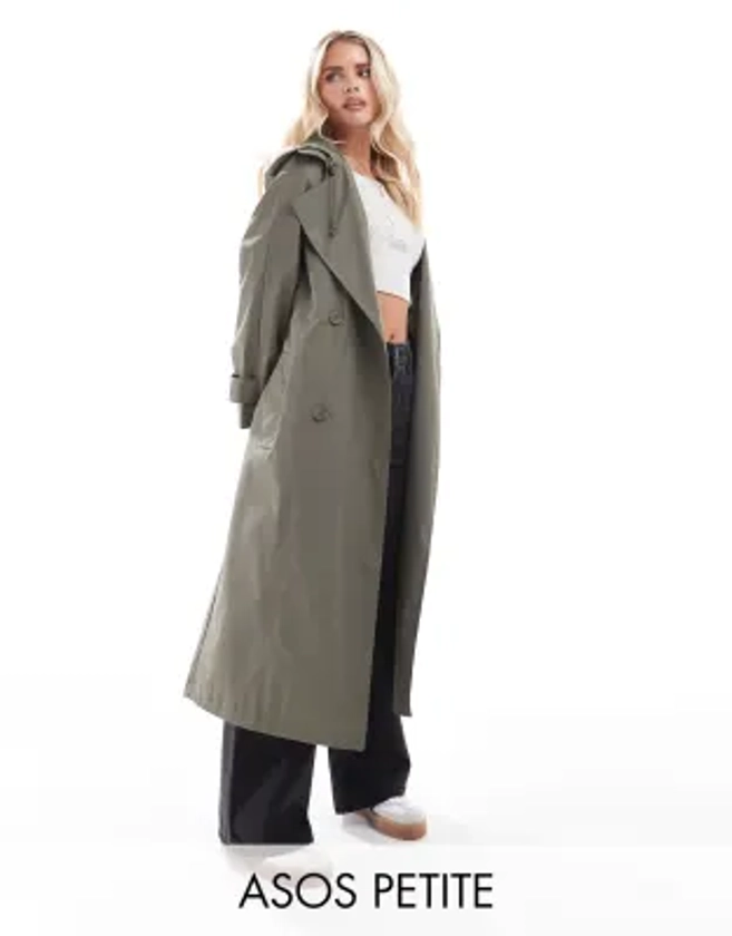 ASOS DESIGN Petite - Trench à capuche ceinturé en caoutchouc imperméable - Kaki