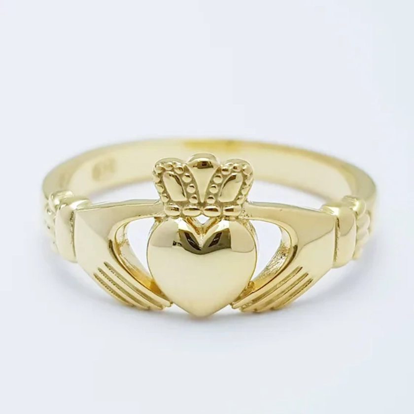 Bague claddagh en argent délicate, bague claddagh irlandaise plaquée or de Galway, Irlande