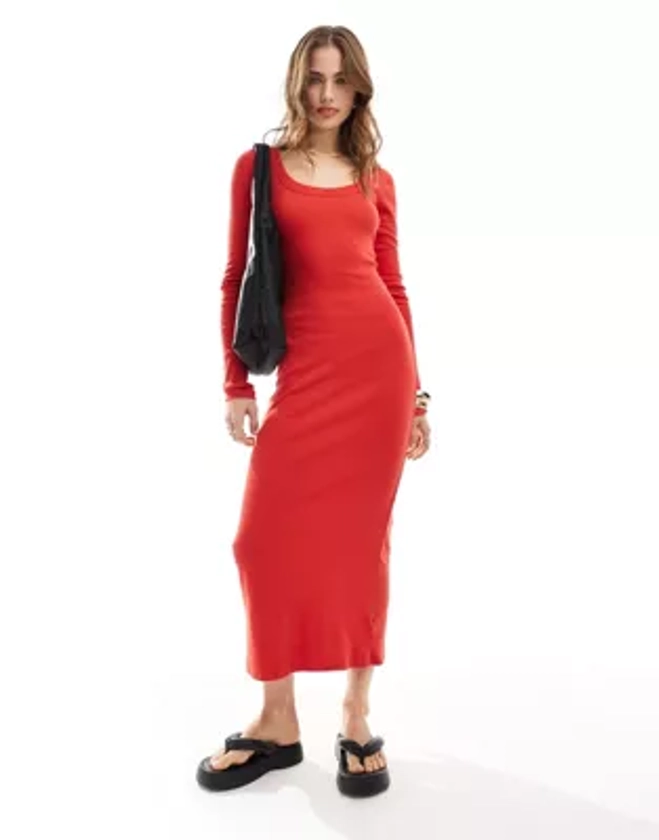 ASOS DESIGN - Robe longue côtelée à manches longues et encolure dégagée - Rouge