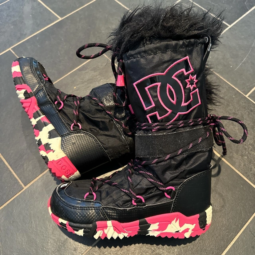 DC Chalet Black Pink Camo Boots INSANE almost new...