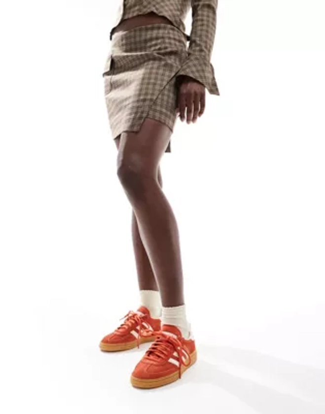 adidas Originals - Handball Spezial - Baskets avec semelle en caoutchouc - Rouge et blanc | ASOS