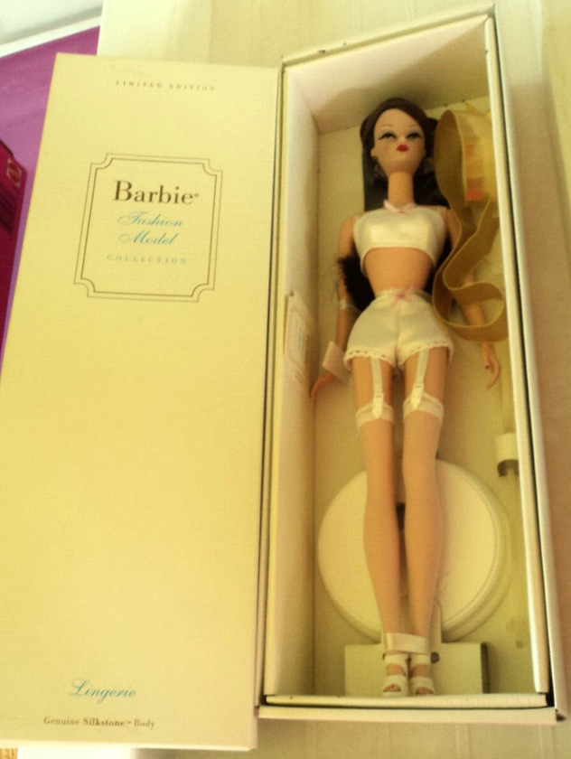 2000 SILKSTONE BARBIE LINGERIE DOLL #2 26931 NRFB!