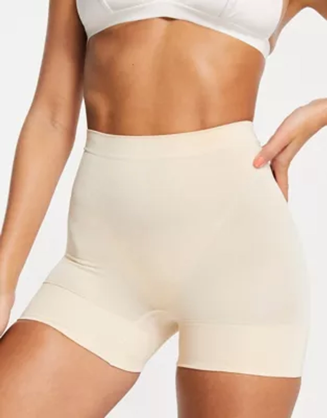 Magic - Bodyfashion - Short sculptant intermédiaire modèle confort - Latte | ASOS