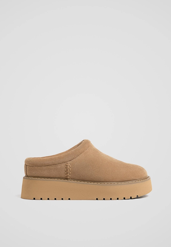 Flat leather clogs - Women's fashion | Stradivarius United Kingdom