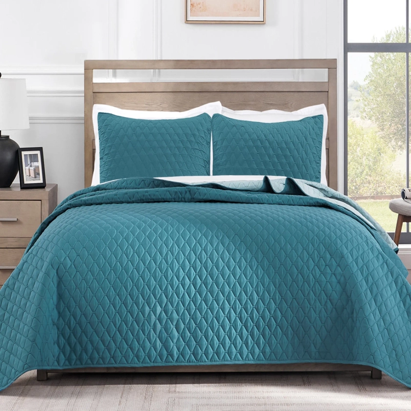 Exclusivo Mezcla Ultrasonic Reversible King Size Quilt Bedding Set with Pillow Shams, Lightweight Quilts King Size, Soft Bedspreads Bed Coverlets for All Seasons - (Dusty Teal, 104"x96")