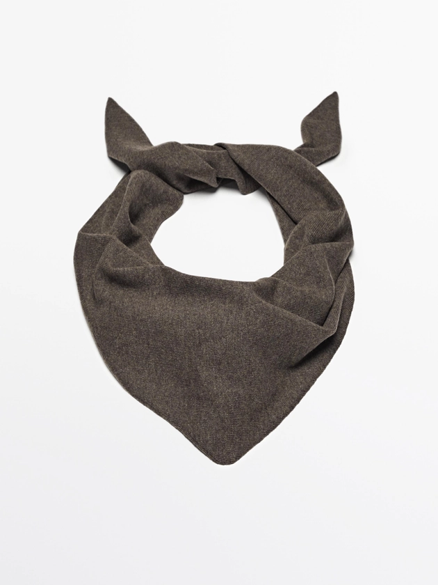 Bandana fin en laine mélangée · Marron Taupe, Gris, Rouge · Écharpes | Massimo Dutti