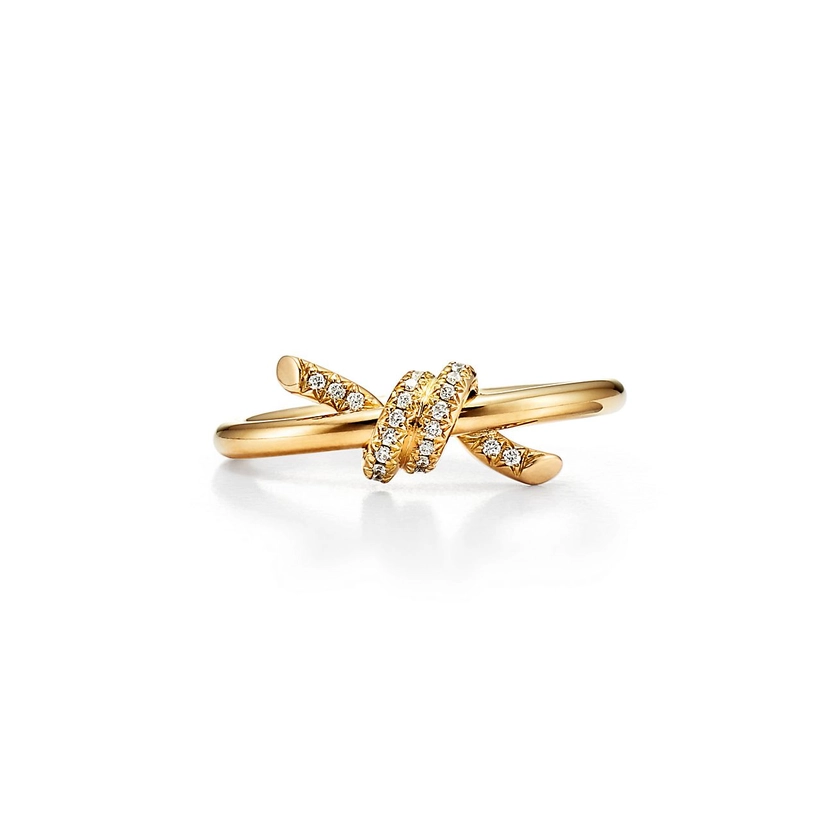 Anello in oro giallo con diamanti. Collezione Tiffany Knot | Tiffany & Co.