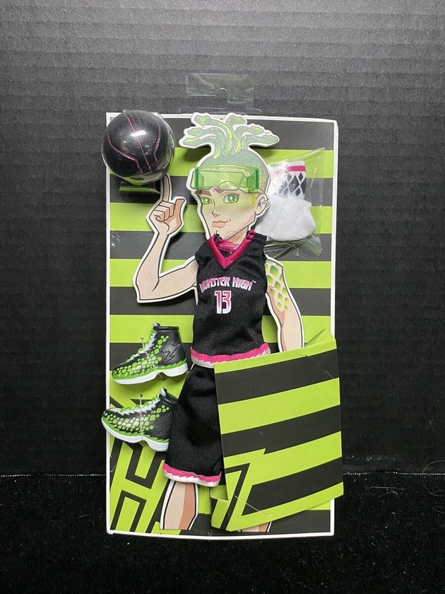 Monster High Doll Deuce Gorgon Scream Team Uniform Basketball 2010 COMPLETE