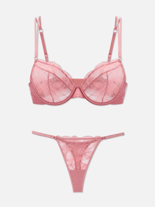 Ensemble soutien-gorge non rembourré et string en dentelle