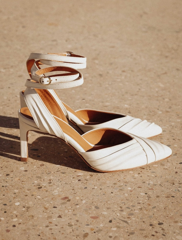 Manel Milk - Sandales escarpins à talons en cuir écru blanc cassé - Chaussures de mariage et cérémonie