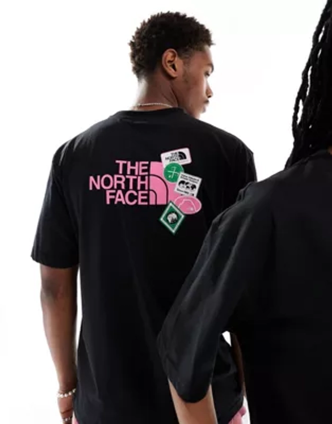 Exclusivité ASOS - The North Face - Expedition - T-shirt oversize à autocollants imprimés au dos - Noir | ASOS