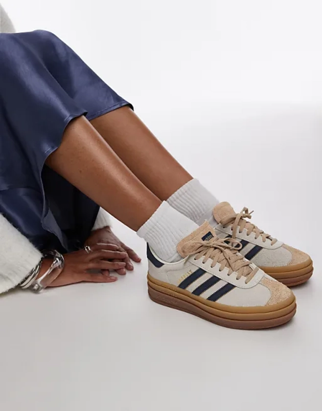 adidas Originals - Gazelle Bold - Baskets à plateforme - Crème et bleu marine - Exclusivité ASOS