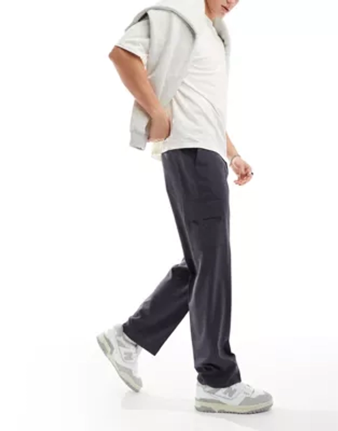 ASOS DESIGN - Pantaloni dritti eleganti grigio antracite con tasche cargo