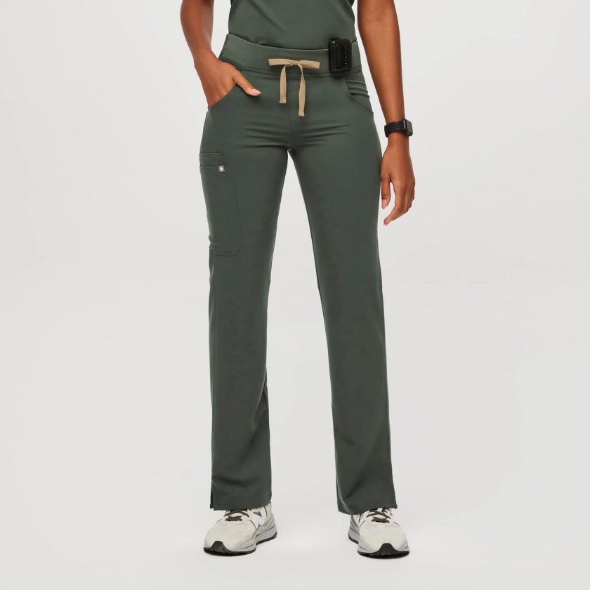 Women's Kade Cargo Scrub Pants™ - Moss · FIGS