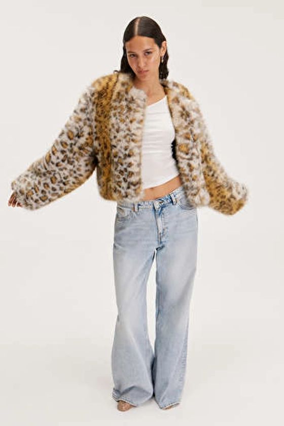 Veste courte en fourrure vegan - Léopard - Faux fur jackets - Monki FR