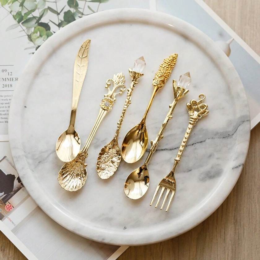 Set de 6 cucharas tenedores estilo real mini de metal dorado tallado vintage para café, aperitivos, frutas, postres, herramienta de cocina cucharita | Moda de Mujer | SHEIN México