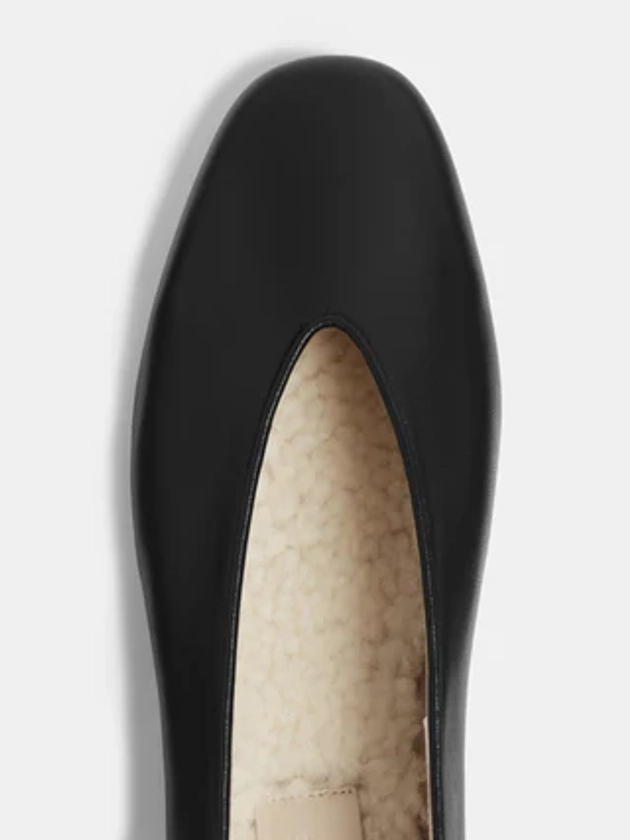 Regency Slipper / Black Leather White Shearling Lining