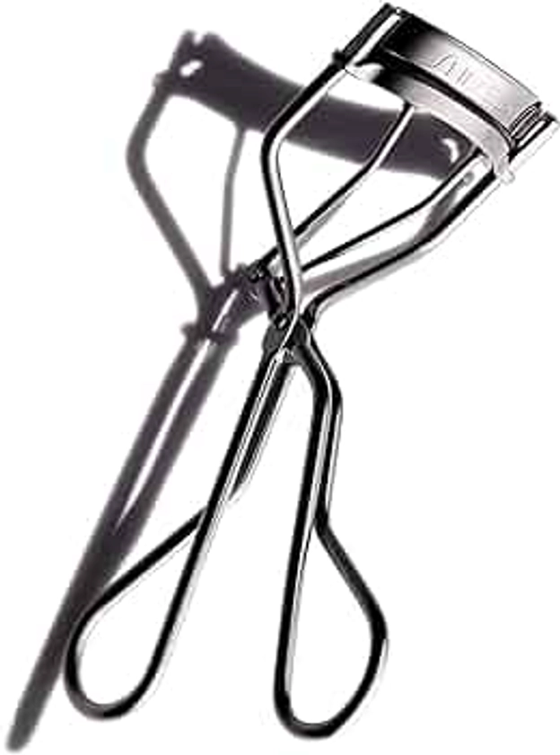 Shiseido Eyelash Curler - Crimps & Curls Lashes for Perfect, Eye-Framing Fringe - Gentle & Safe - Includes Replacement Pad