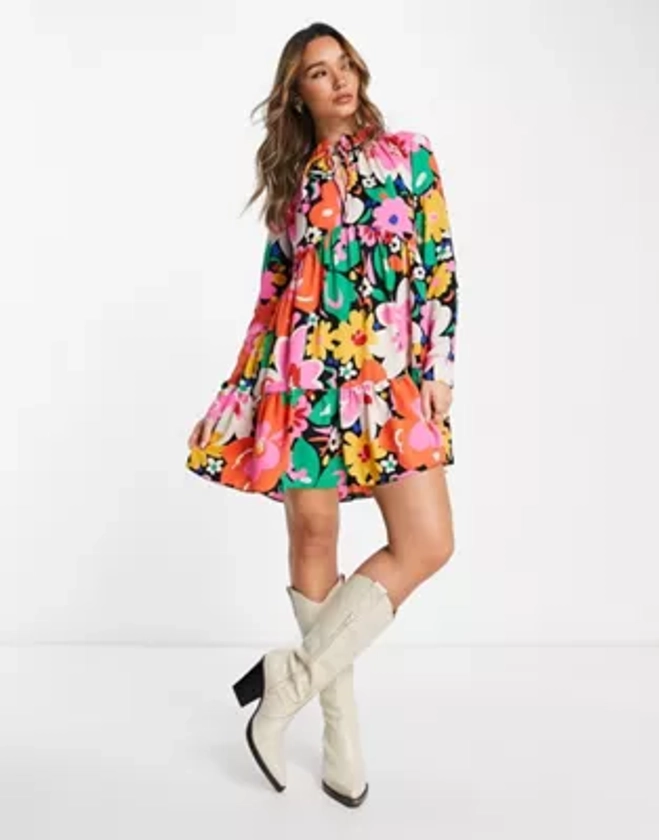 ASOS DESIGN - Robe babydoll courte à imprimé fleuri avec volants étagés et col pâquerette - Multicolore | ASOS