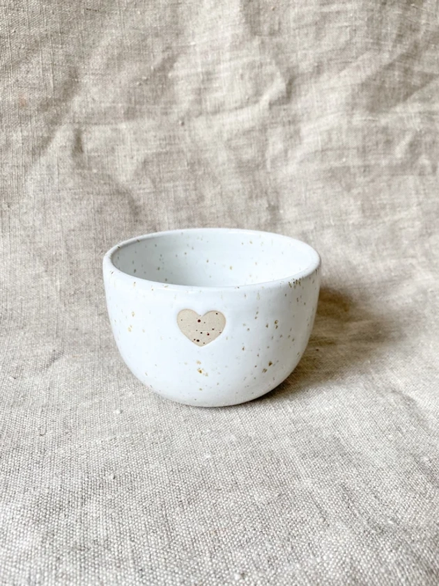 Tasse à thé blanc moucheté avec coeur brut en céramique | Etsy France