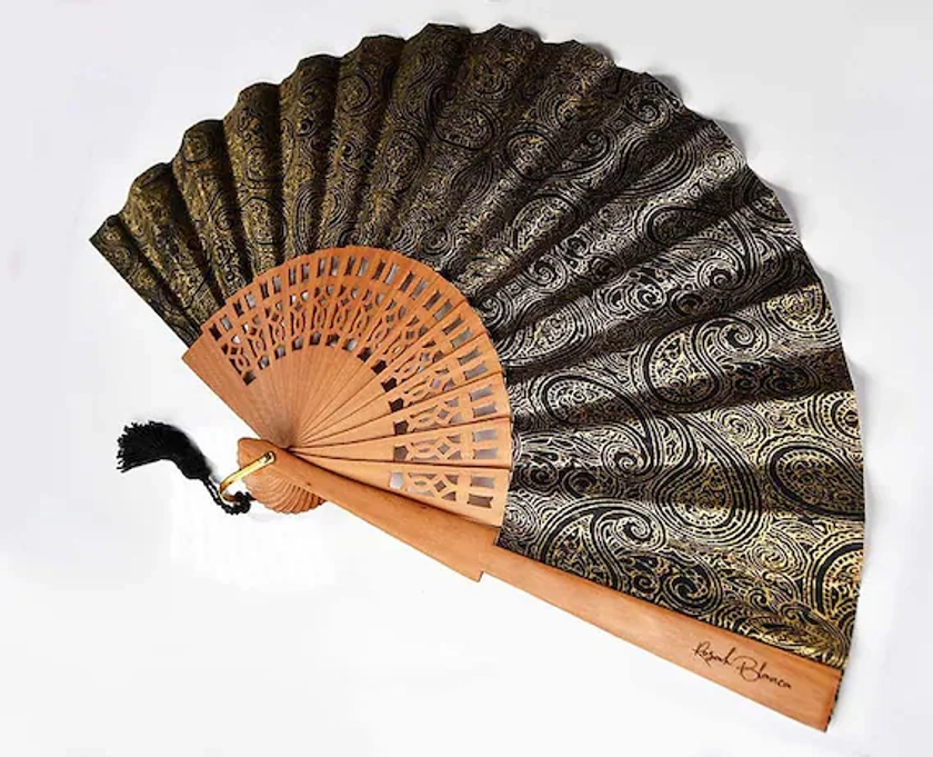 Eventail artisanal noir et doré or fait main en bois de poirier et tissu, ventilateur à main espagnol, gravure personnalisée offerte - Etsy France
