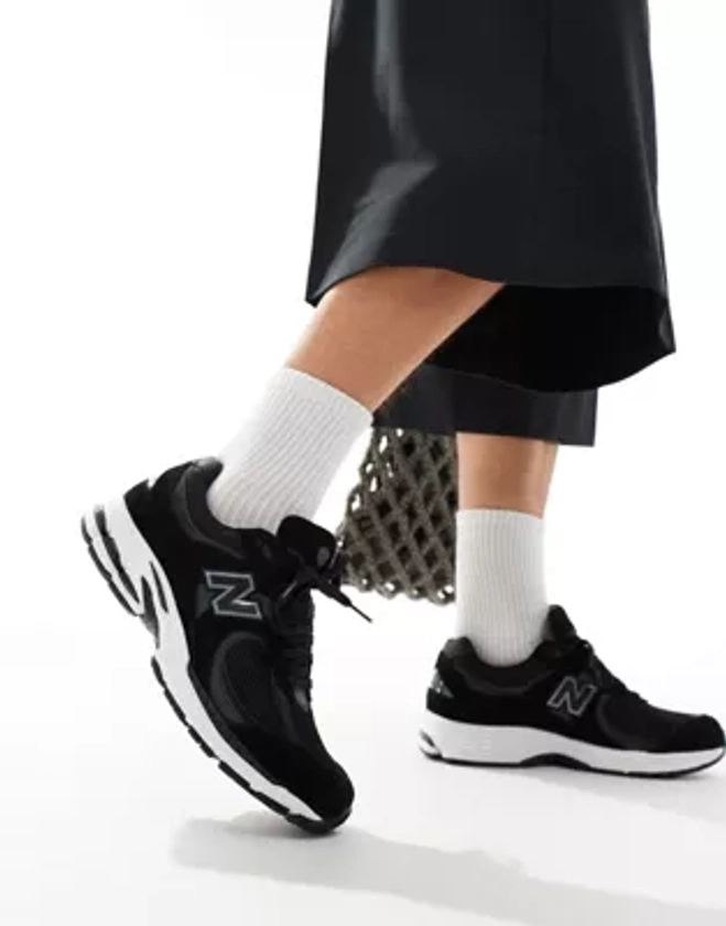 New Balance 2002 trainers in black | ASOS