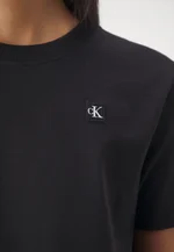 BADGE REGULAR TEE - Základné tričko - black