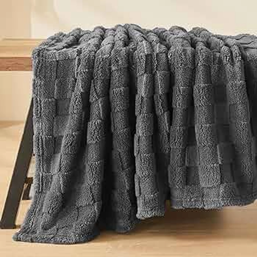 NEWCOSPLAY Super Soft Throw Blanket Dark Grey Premium Silky Flannel Fleece 3D Checkered Lightweight Bed Blanket All Season Use (Dark Grey Checkered, Throw(40"x50"))