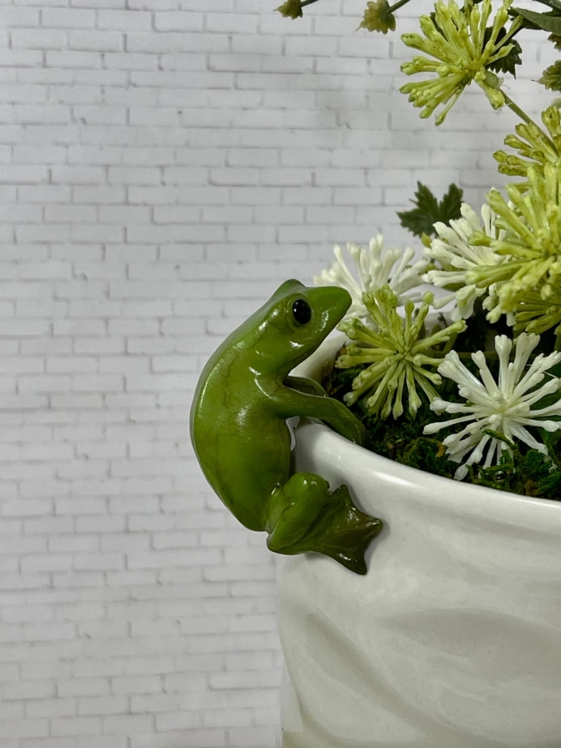 Frog Flower Pot Hugger Figurines, Miniature Supplies, Plant Accessory, Fairy Garden Accessories, Mini Toad Figure, Decorative Hanger