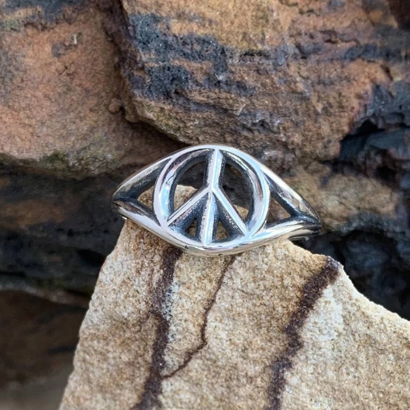 Sterling Silver Peace Sign Ring - GLE-Good Living Essentials