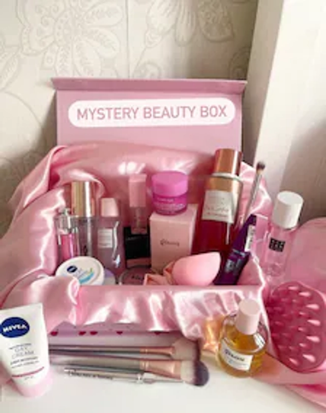 Mystery Beauty Makeup Box | Mystery Scoop | Gift for women | Gift for teenager | Gifts for her | Self care set | Pamper box | skin care box