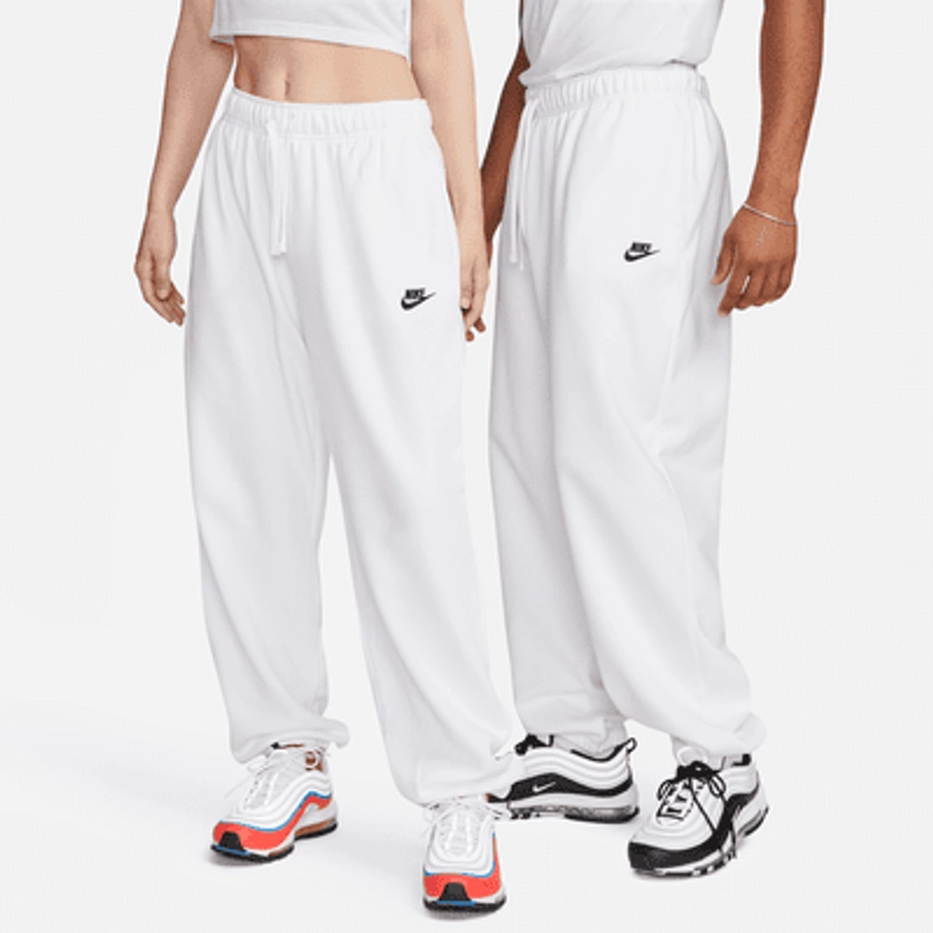 Nike Sportswear Club Fleece Women's Mid-Rise Oversized Sweatpants. Nike.com