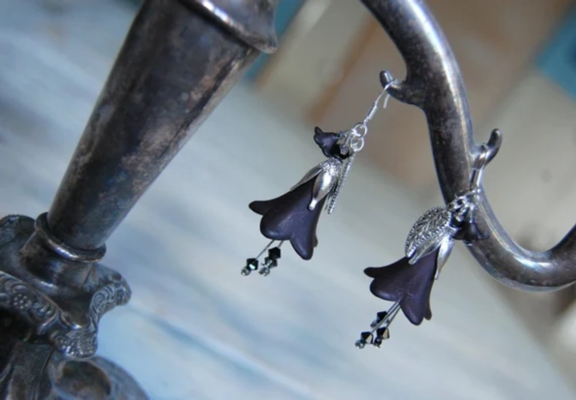 Gothic black flower earrings, witchy boho black earrings, Victorian fairy jewelry, goth vampire earrings, dark mori kei strega witch jewelry