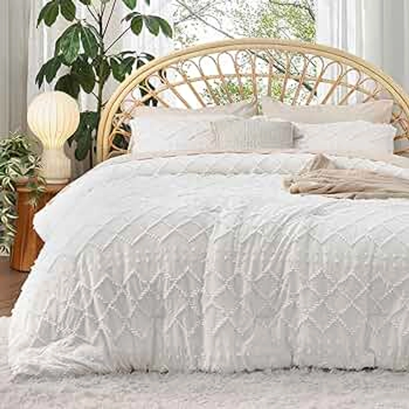 Bedsure Full Size Comforter Set - White Comforter, Boho Tufted Shabby Chic Bedding Comforter Set, 3 Pieces Vintage Farmhouse Bed Set for All Seasons, Fluffy Soft Bedding Set with 2 Pillow Shams