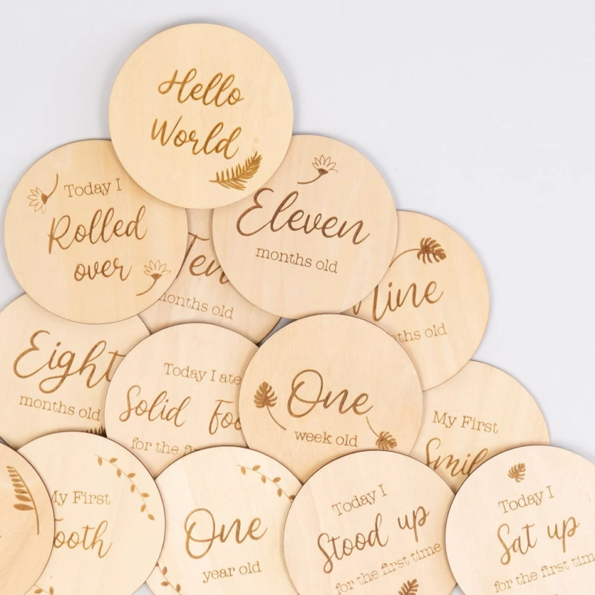 Wooden Baby Milestone Card & Disc Set - for Baby's Age, First Baby Milestones, Moments, Events and Achievements