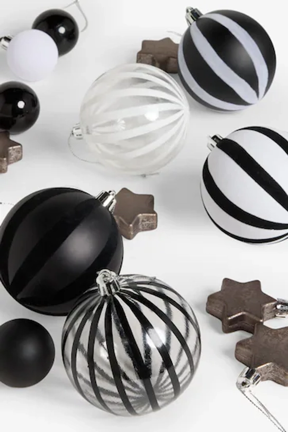 50 Pack Black & White Shatterproof Baubles