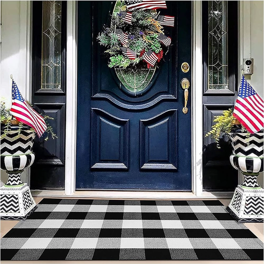 Buffalo Plaid Outdoor Rug 27.5x43 Hand-Woven Front Door Mat, Machine Washable for Outdoor, Layered Mats for Front Porch/Farmhouse, Decor, Spring