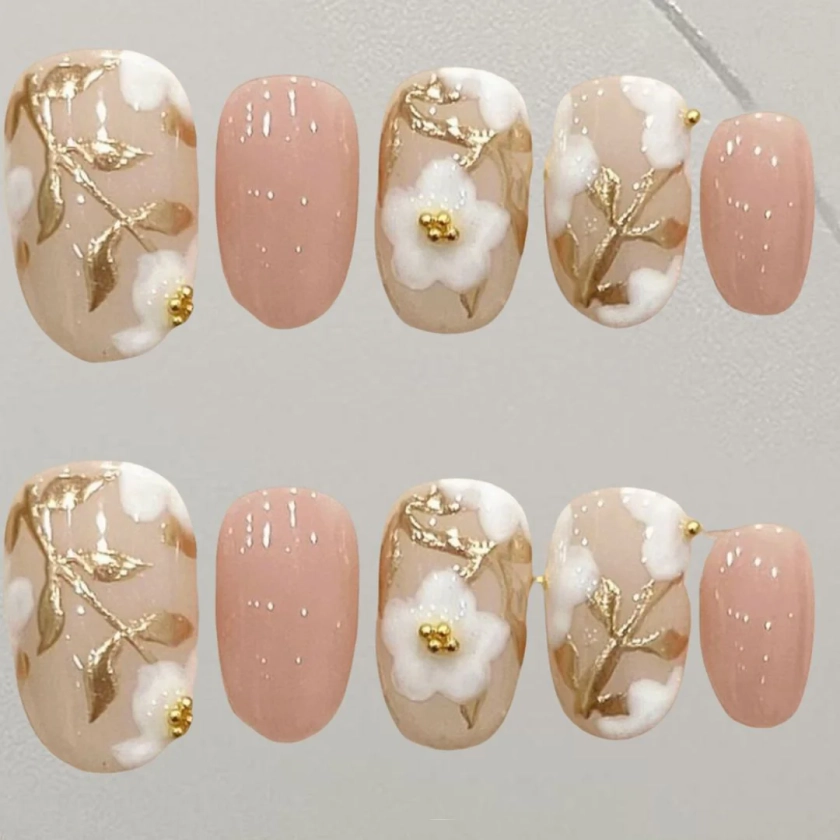 Elegant Floral Nail Art With Gold Accents
