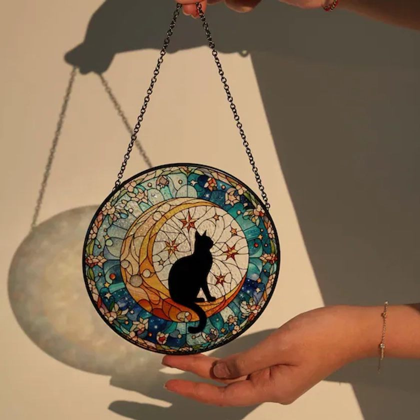 Capteur de soleil en verre teinté chat sur la lune, ornement de capteur de soleil chat noir, cadeau pour les amoureux des chats, décoration d'intérieur, cadeau de maman de chat, cadeau de chat noir d'Halloween