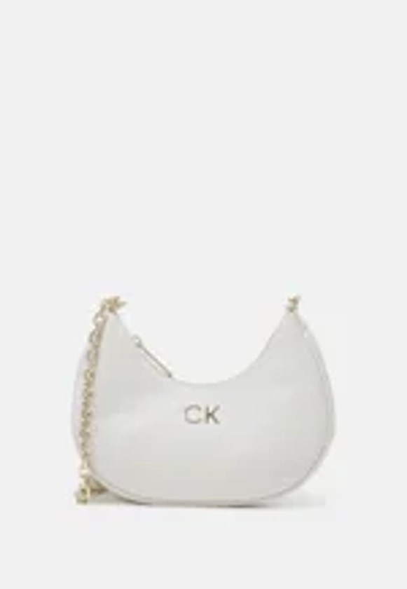 Calvin Klein LOCK SHOULDER BAG - Borsa a mano - ecru/avorio - Zalando.it