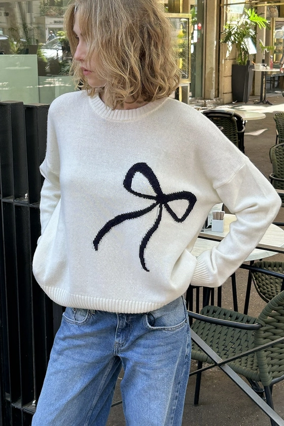 Bow sweater