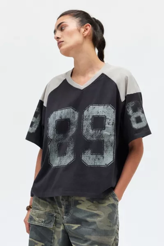 89 V-Neck Boxy Graphic Tee