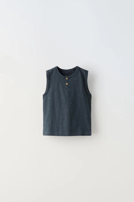 SLEEVELESS HENLEY T-SHIRT