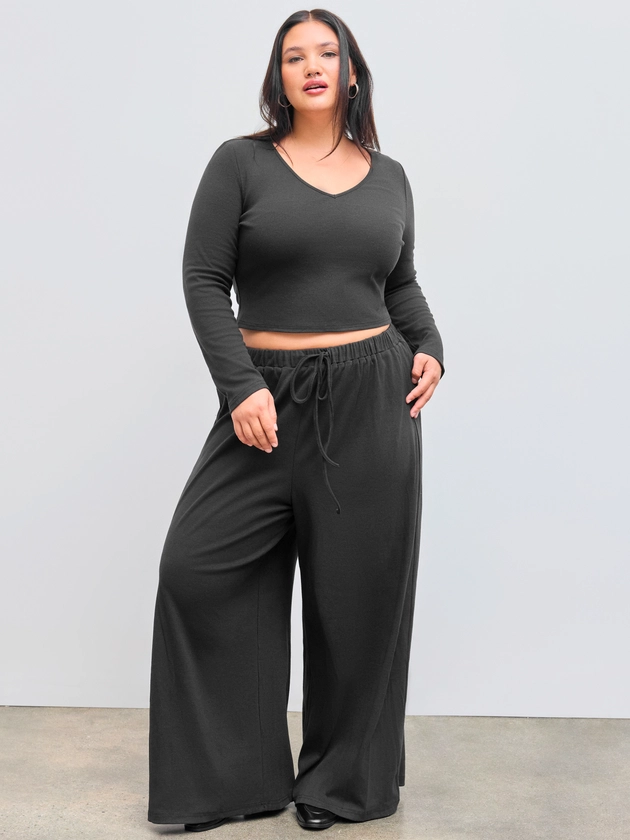 Cotton-blend Sweetheart Neckline Solid Crop Top & Mid Rise Solid Trousers Curve & Plus